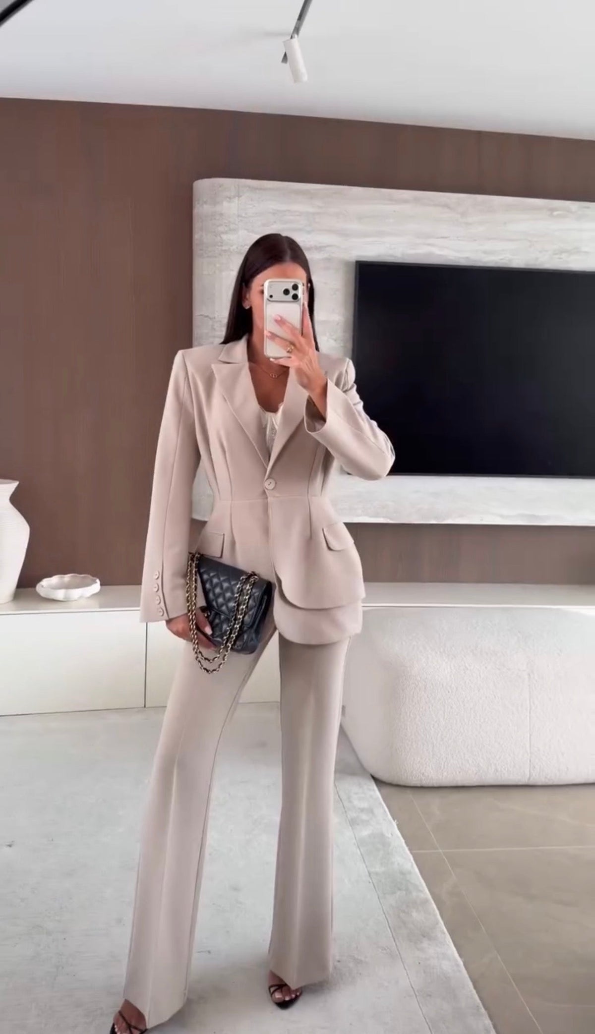 TRAJE MEGHY
