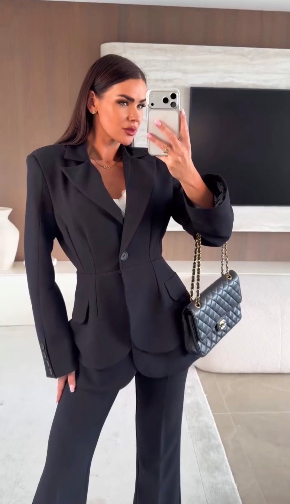 TRAJE MEGHY